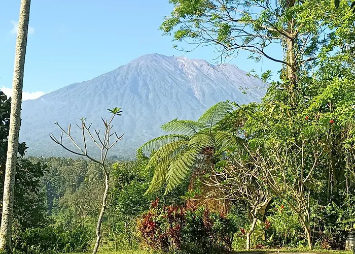 Mahagiri & Restaurant Resort Menanga