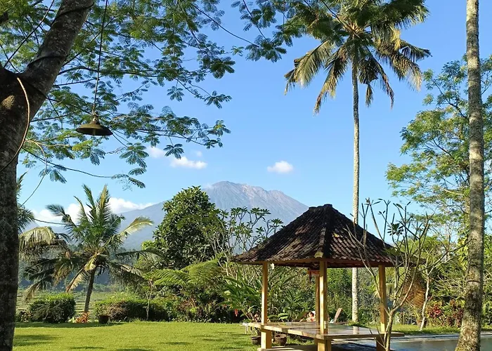 Mahagiri & Restaurant Resort Menanga