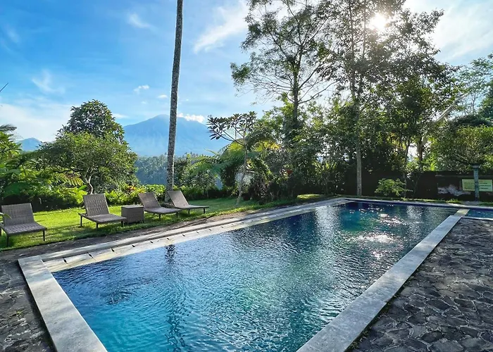 Mahagiri & Restaurant Resort Menanga