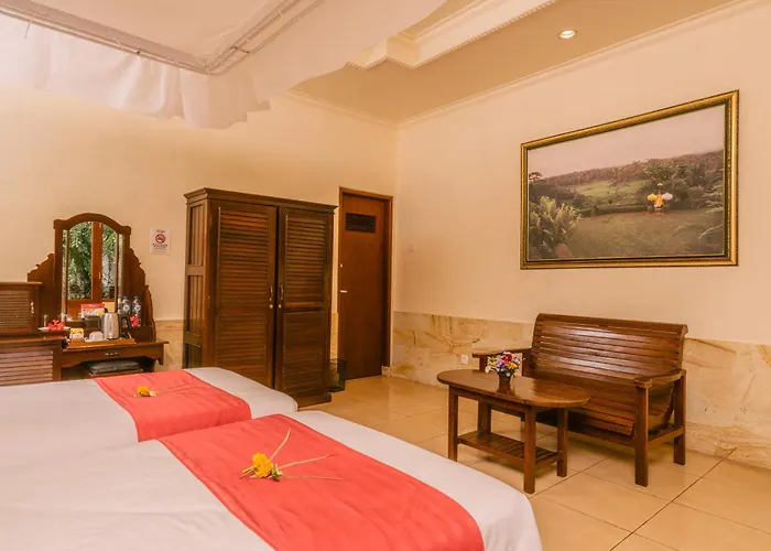 Mahagiri & Restaurant Resort Menanga